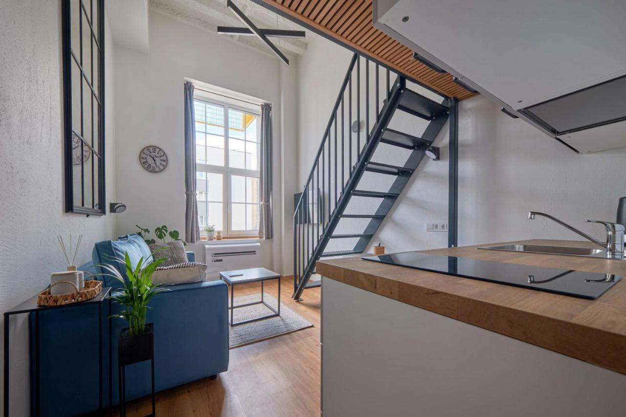 Queen Barbora Central Lofts Каунас Екстериор снимка