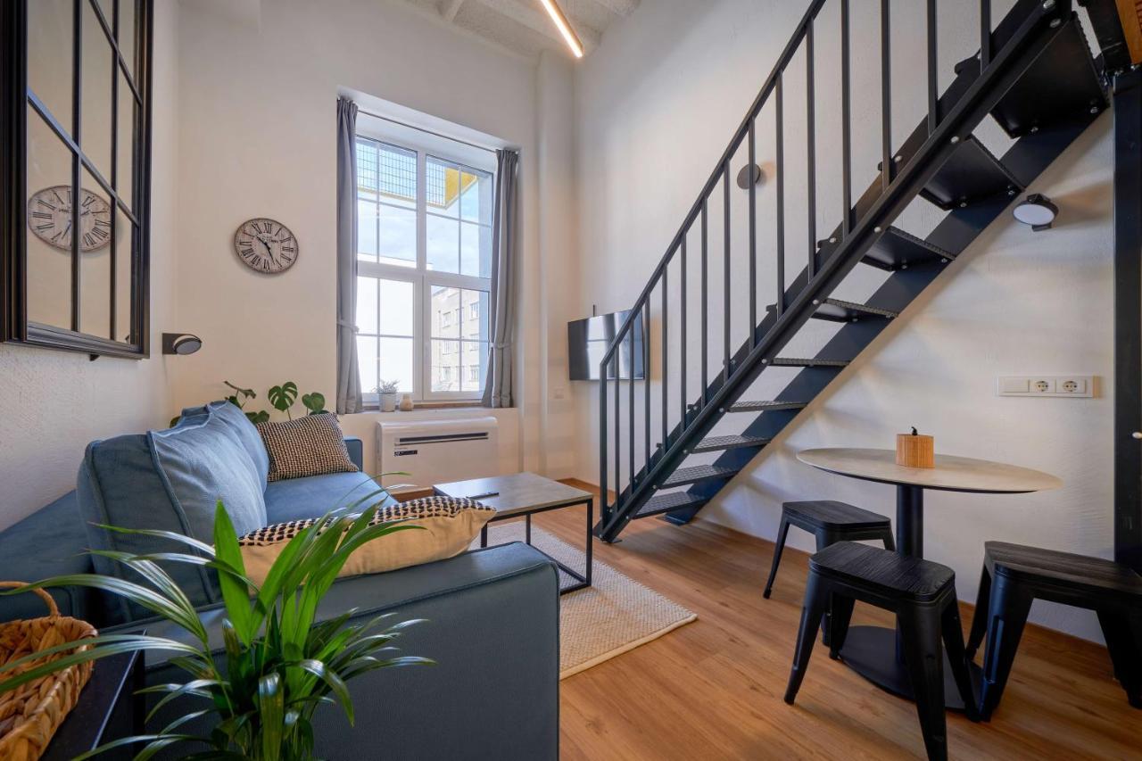 Queen Barbora Central Lofts Каунас Екстериор снимка