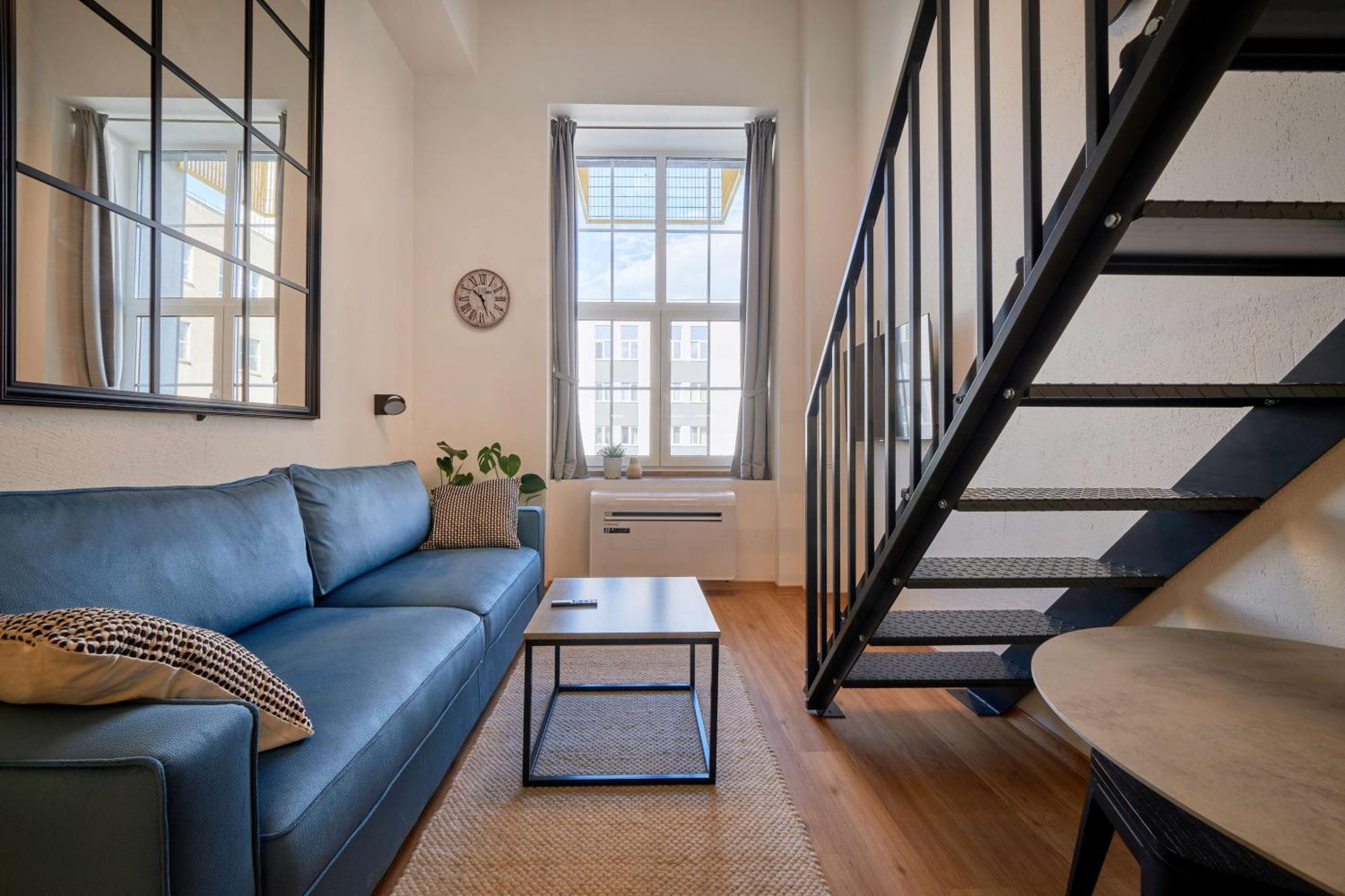 Queen Barbora Central Lofts Каунас Екстериор снимка